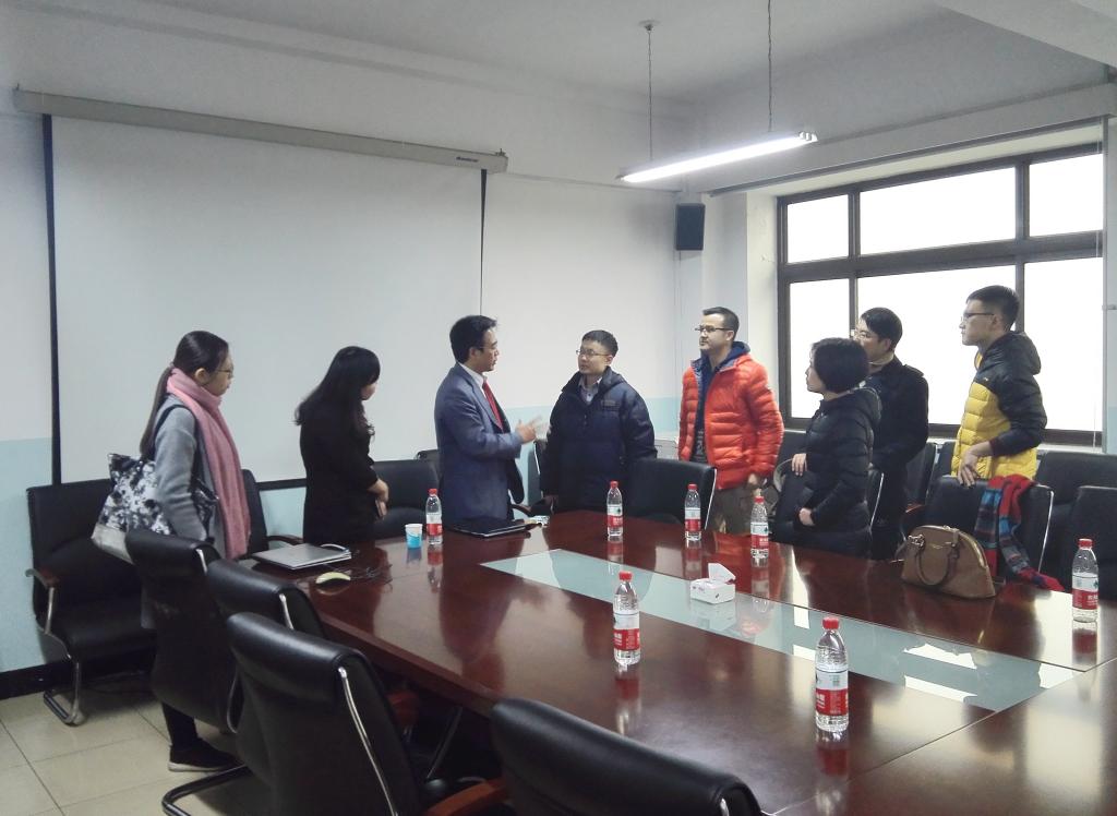 郜英先生与学生交流